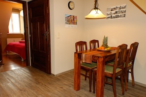 Apartamento, 1 quarto (Dachterrasse) | Opções para refeição no quarto