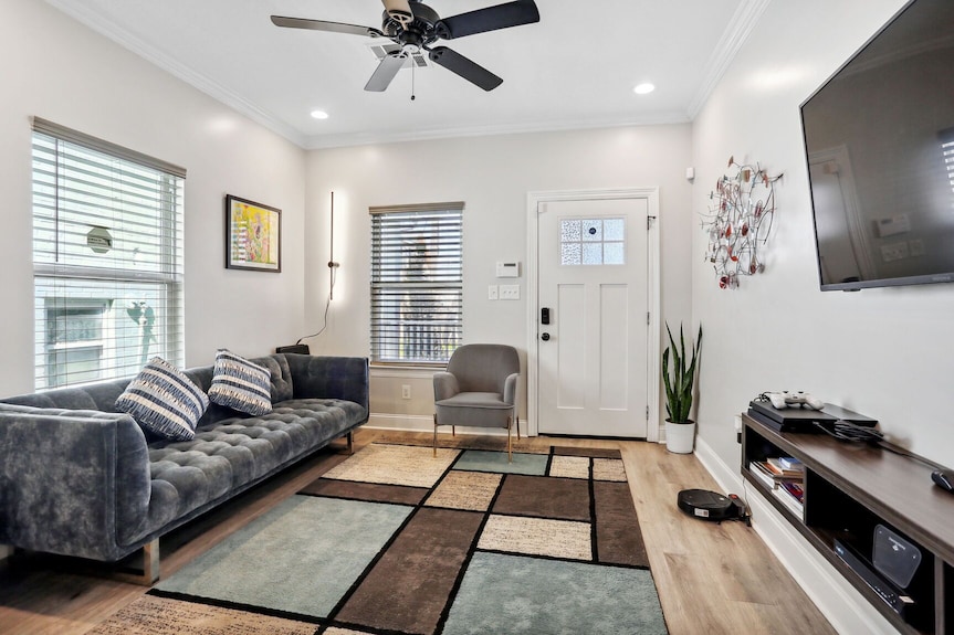 Cozy Modern 3 Bed 2 Bath Condo Uptown Near Cbd - Kenner, LA