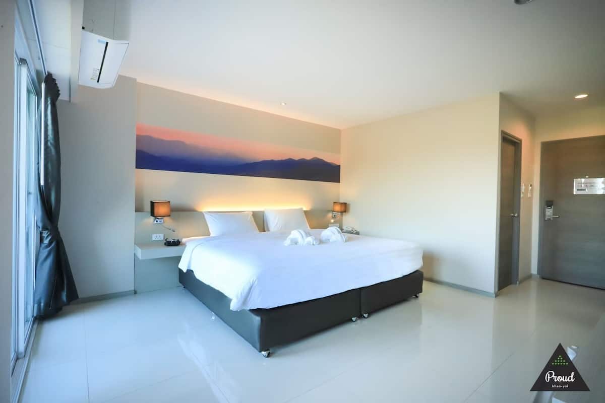 Blackout drapes, rollaway beds, free WiFi, bed sheets