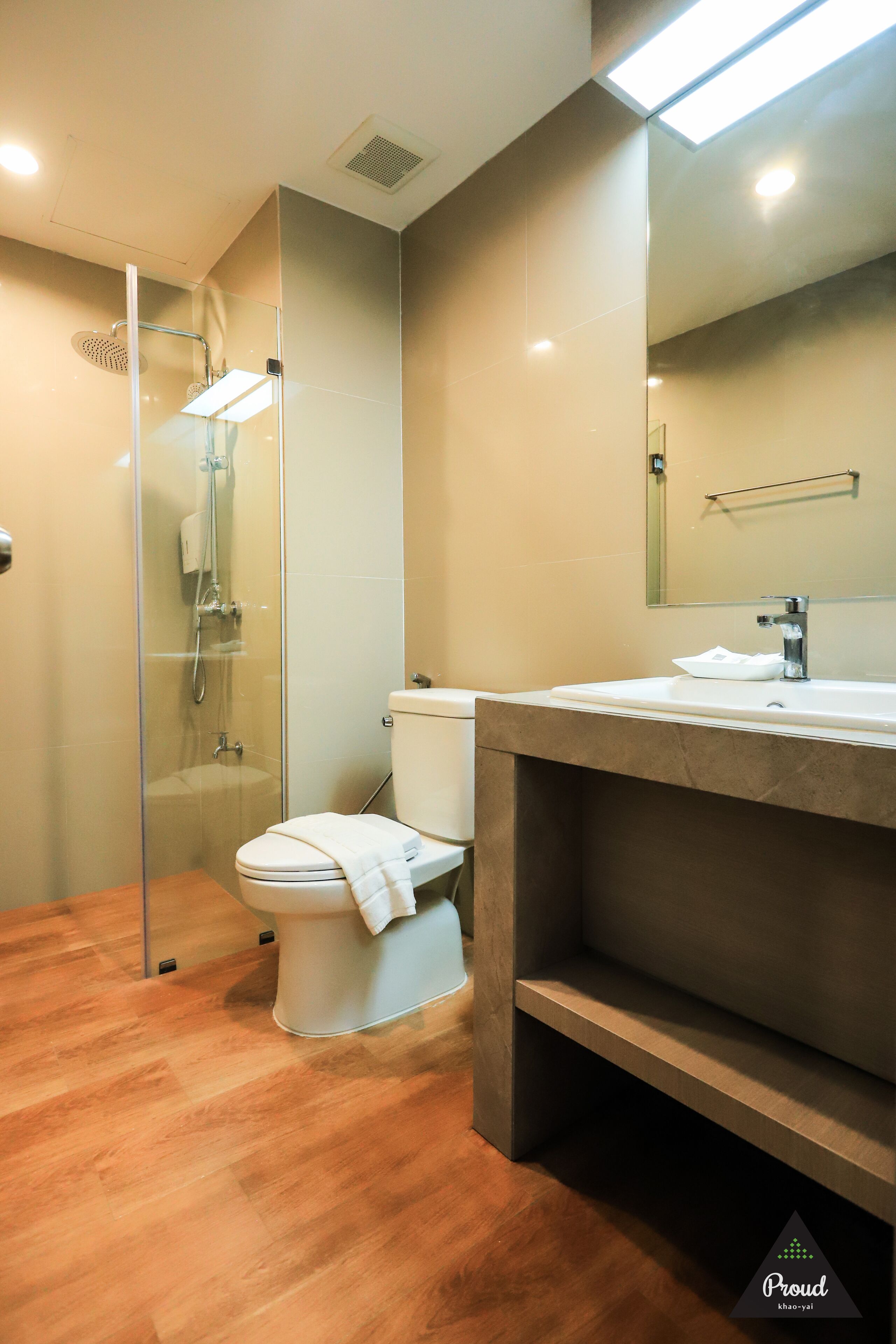 family suite | bathroom | shower, free toiletries, slippers, towels