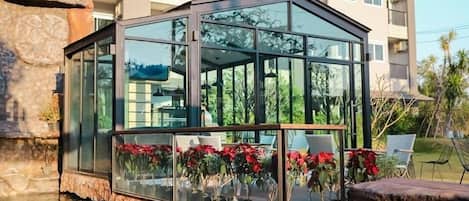 Fassade der Unterkunft – Abend/Nacht