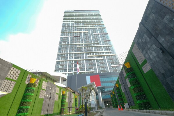 Front of property - Collection O 15 Taman Melati Merr Surabaya (Surabaya)