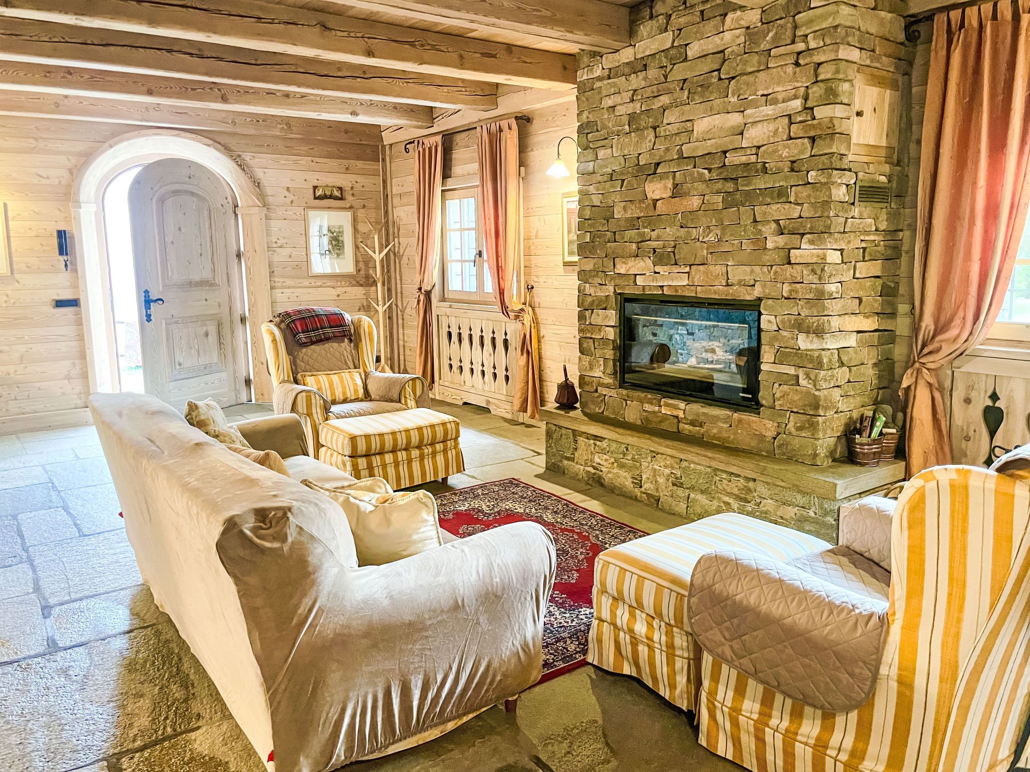 Télévision, cheminée