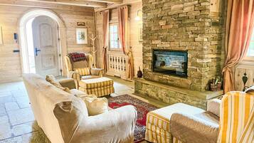 Télévision, cheminée