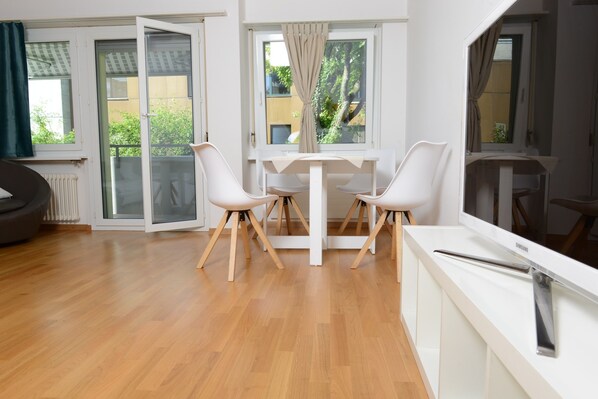 Apartment, 2 Bedrooms | Living area