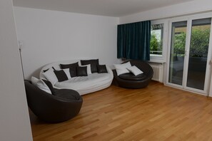 Apartment, 2 Bedrooms | Living room