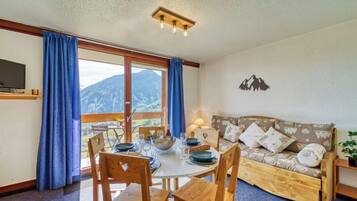 Flatscreentelevisie en een dvd-speler