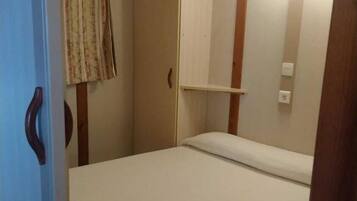 2 bedrooms, bed sheets