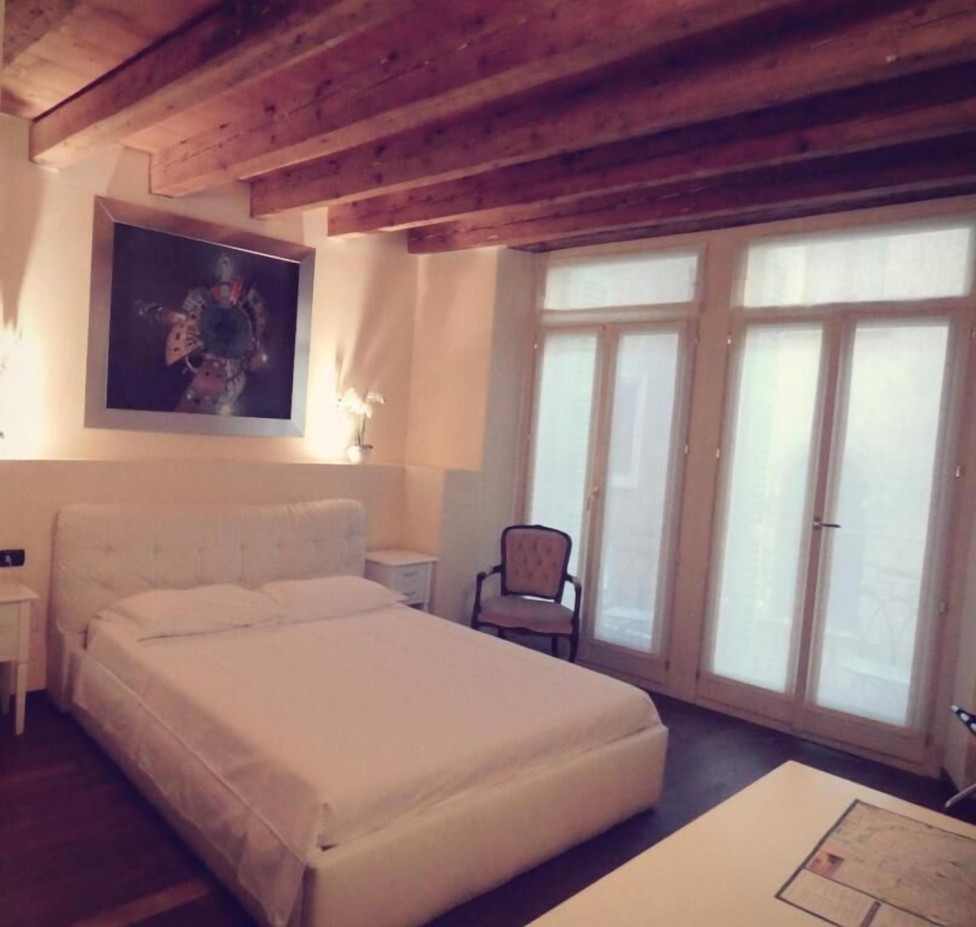 Minibar, Wi-Fi gratuit, draps fournis