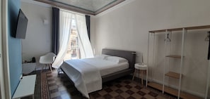 Down duvets, pillow-top beds, free minibar, individually decorated - Palazzo del Verga (Catania)