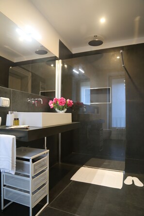 Bathroom - Palazzo del Verga (Catania)