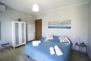 Double Room, Balcony (3) | Desk, laptop workspace, soundproofing, free WiFi - B&B Malò Family Friendly (Syracuse)