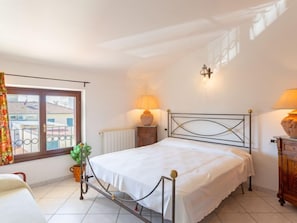 2 chambres, fer et planche à repasser, accès à Internet (gratuit)