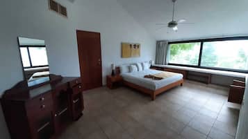 Economy-Apartment | Zimmersafe, individuell eingerichtet, Bügeleisen/Bügelbrett