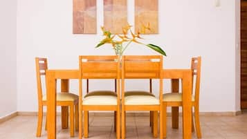 Economy Apartment | Dining room