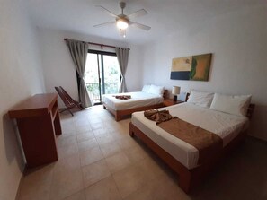 Apartamento econômico | Cofres nos quartos, individualmente mobiliados