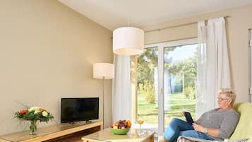House, 2 Bedrooms | Living area | 31-inch flat-screen TV with satellite channels, TV, DVD player