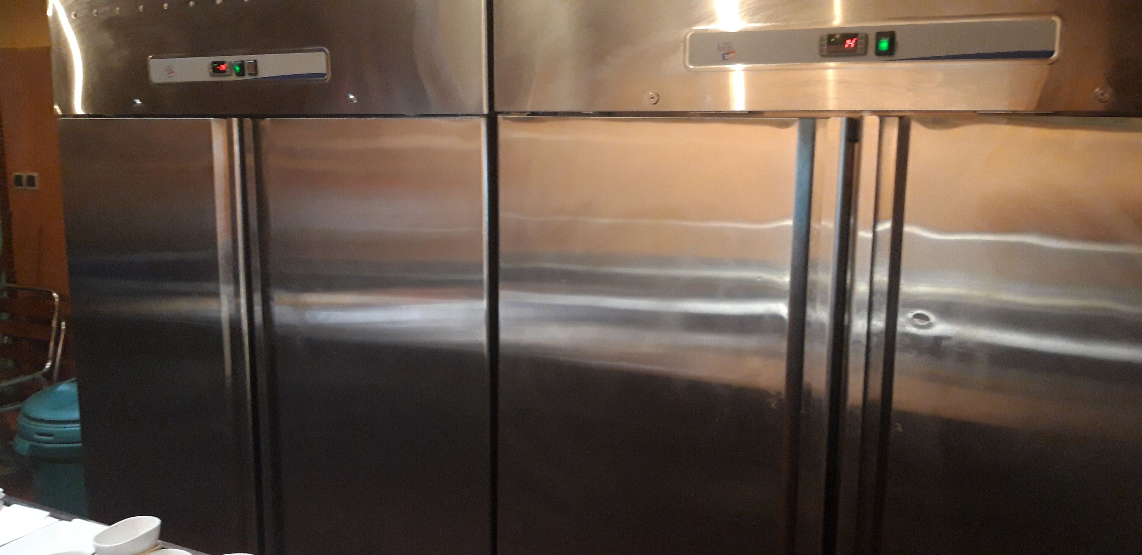 Breakfast, lunch, dinner served; local and international cuisine 