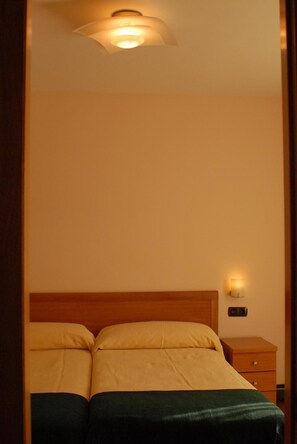 Cots/infant beds, rollaway beds, free WiFi, bed sheets
