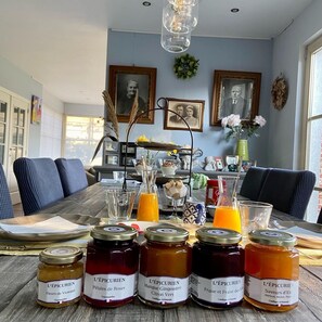 Daily continental breakfast for a fee - B&B Aline Florentine (Kortenberg)