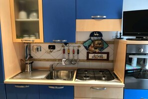 Wasserkocher mit Kaffee-/Teezubehör, Kochgeschirr/Geschirr/Besteck