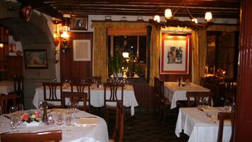 Petit déjeuner servi sur place