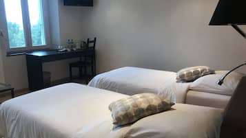 Phòng 2 giường đơn Superior, quang cảnh hồ | Két bảo mật tại phòng, trang trí khác biệt