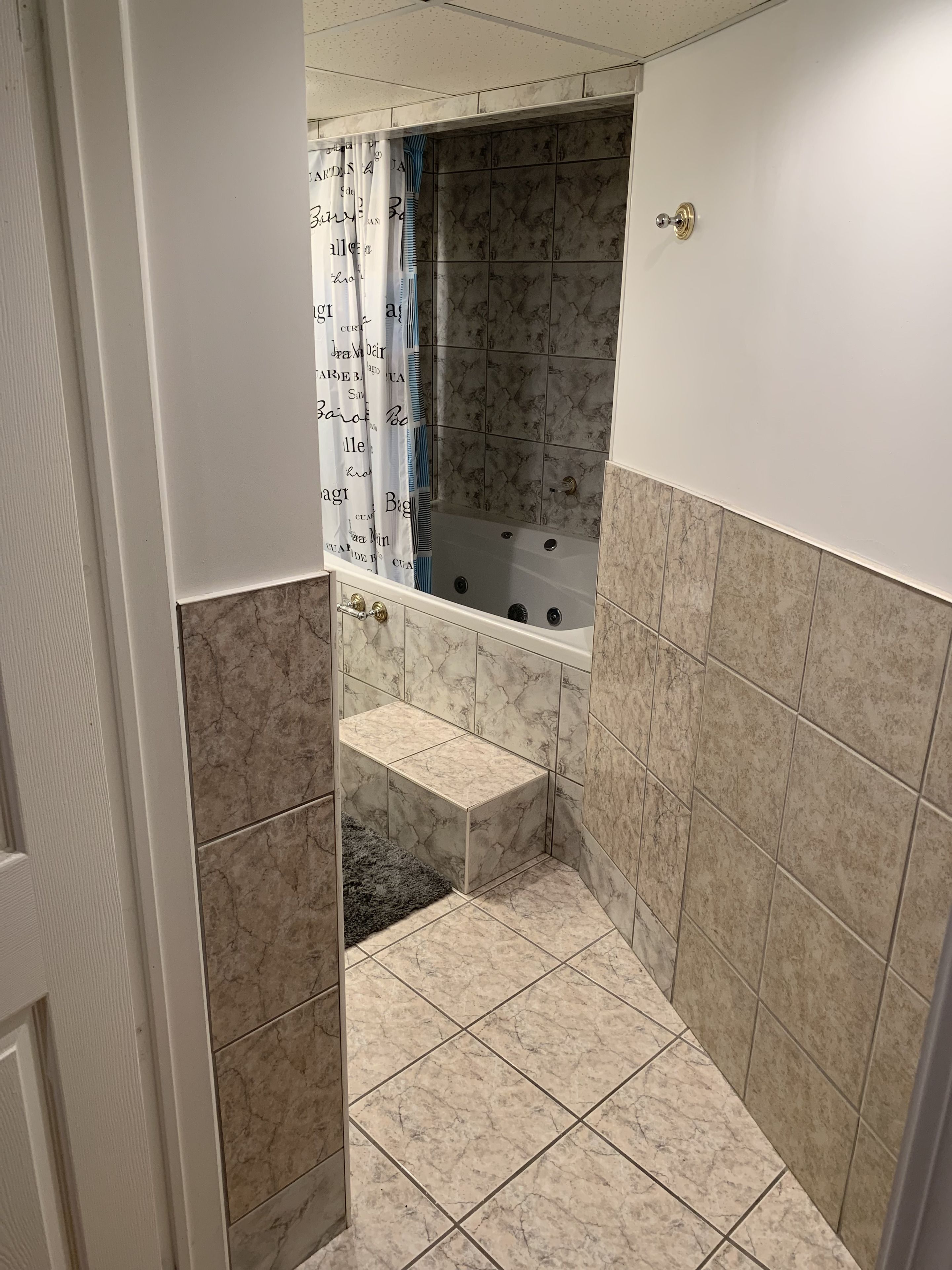 Studio | Bathroom | Free toiletries, hair dryer, towels, soap