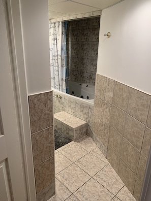 Studio | Bathroom