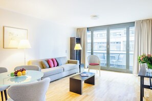 Comfort Apartment, 1 Bedroom | Living area | Flat-screen TV - Hapimag Berlin Gendarmenmarkt (Berlin)