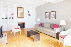 Superior Apartment, 1 Bedroom | Living area | Flat-screen TV - Hapimag Berlin Gendarmenmarkt (Berlin)
