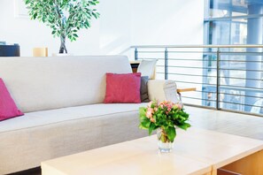 ฝ่ายต้อนรับ