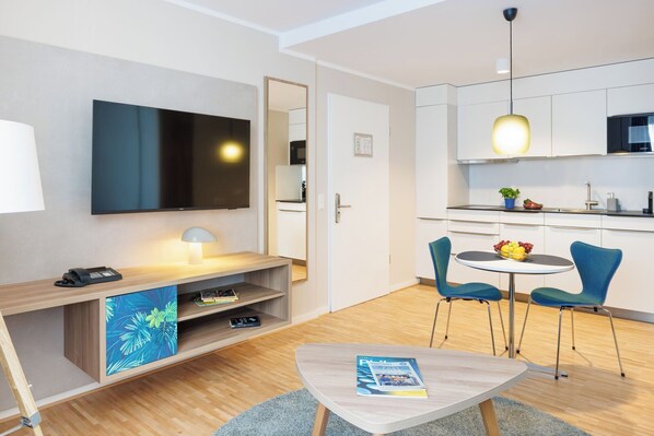 In-room safe, soundproofing, iron/ironing board, free WiFi