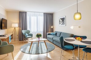 Leilighet, 1 soverom | Oppholdsområde | TV