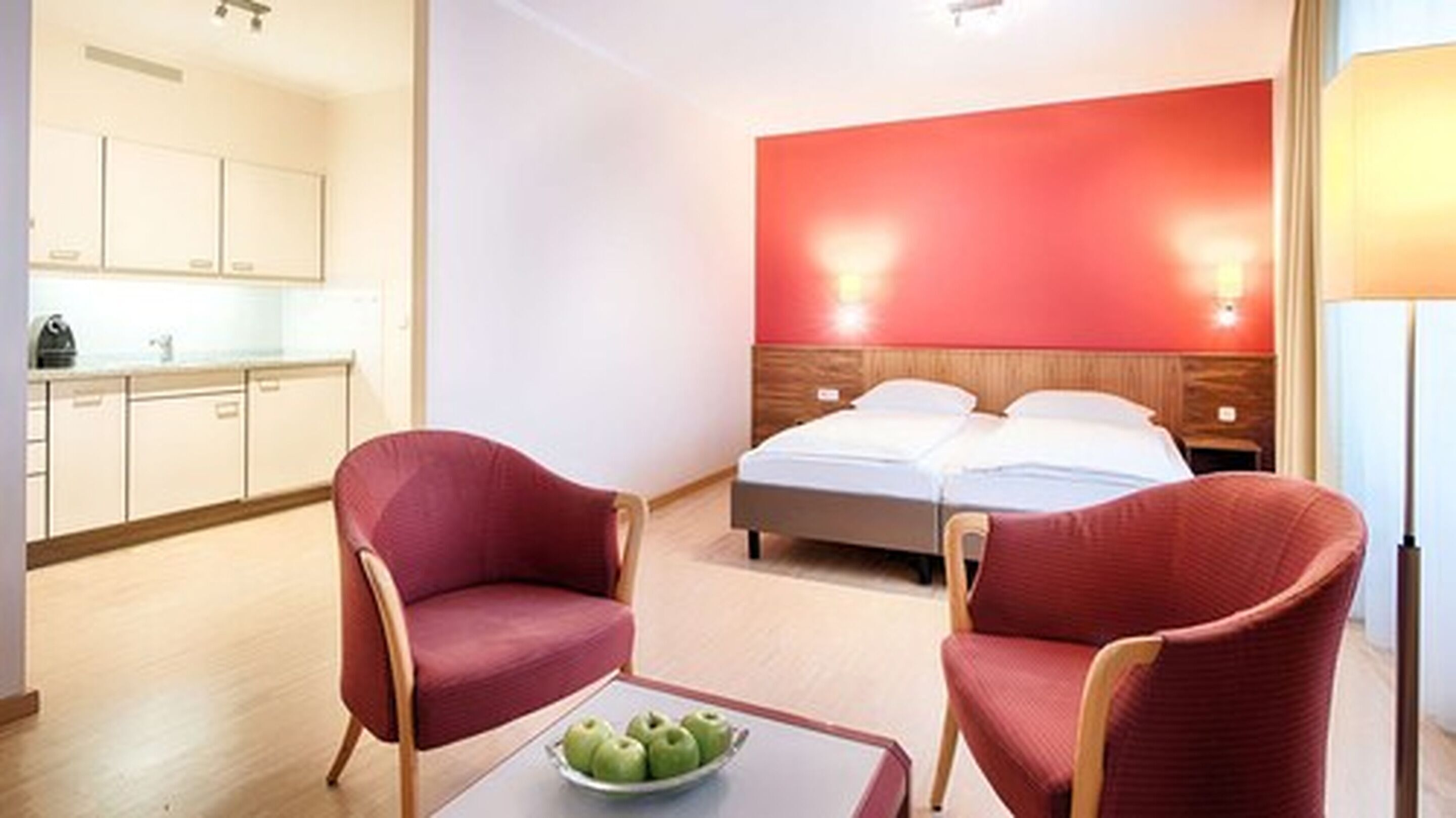 In-room safe, soundproofing, iron/ironing board, free WiFi