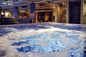 Een sauna, een bubbelbad