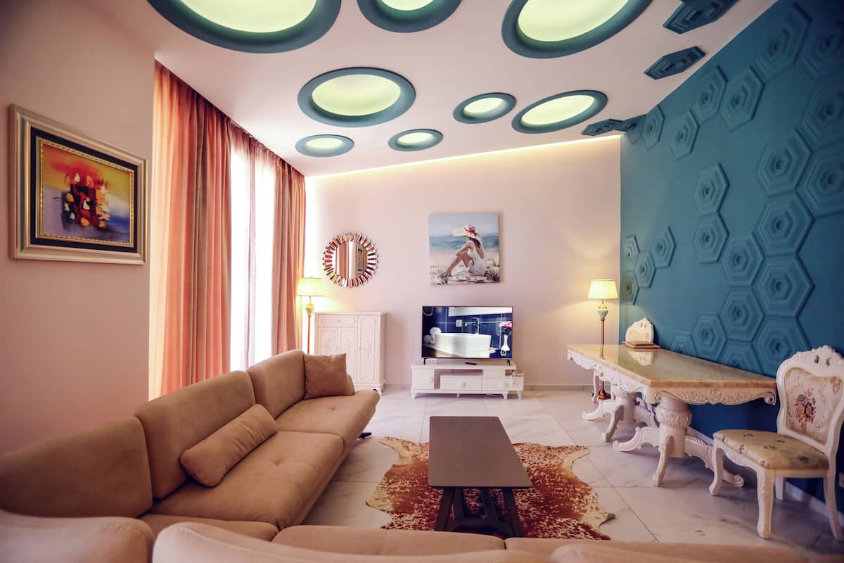 Minibar, Schreibtisch, laptopgeeigneter Arbeitsplatz