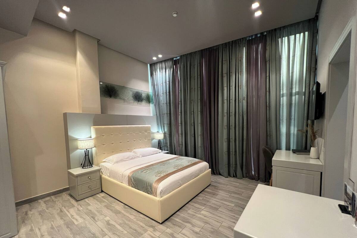 Apartamento standard (4 pax) | Frigobar, escrivaninha, espaço de trabalho para notebook