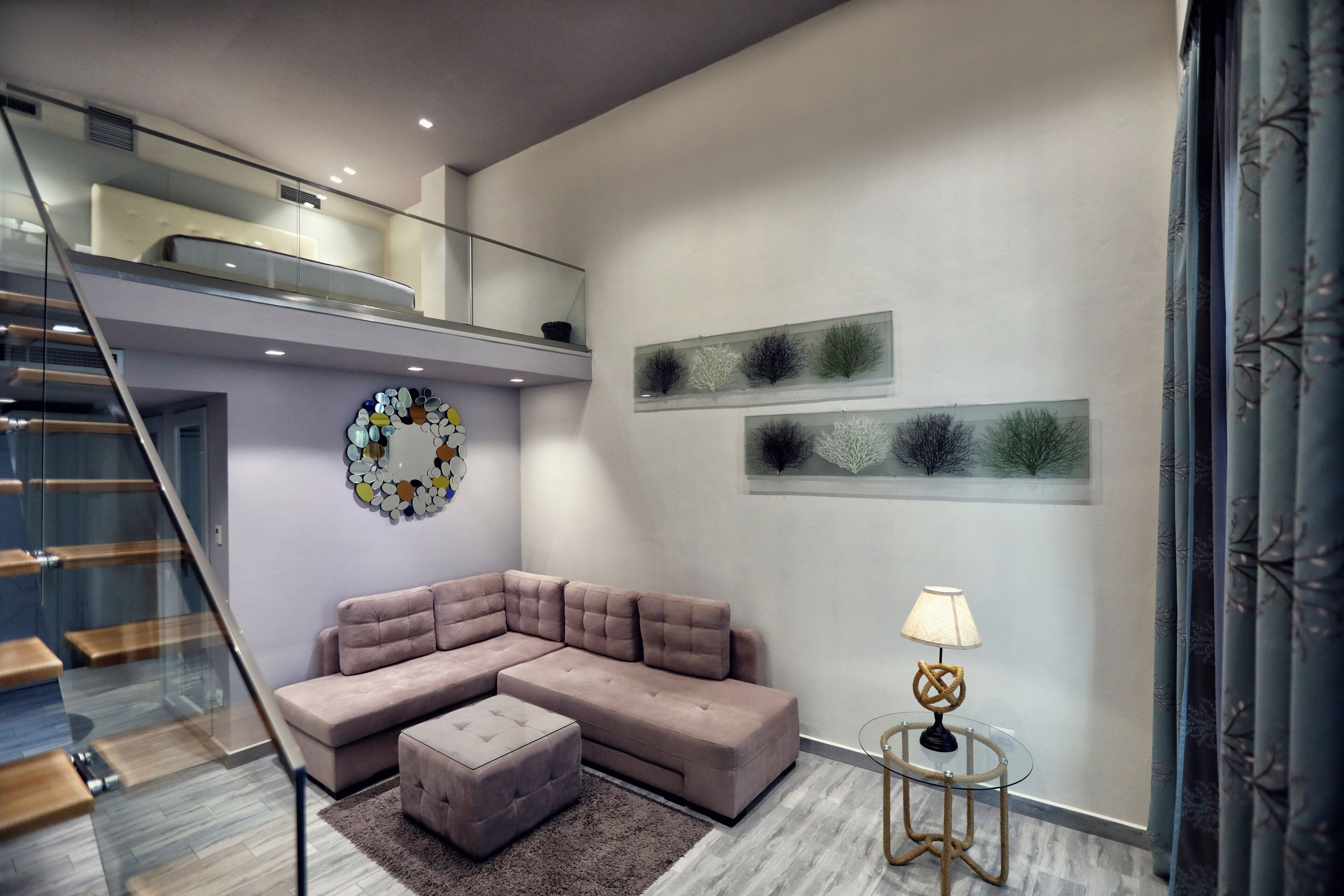 Minibar, escritorio, espacio para trabajar con un portátil