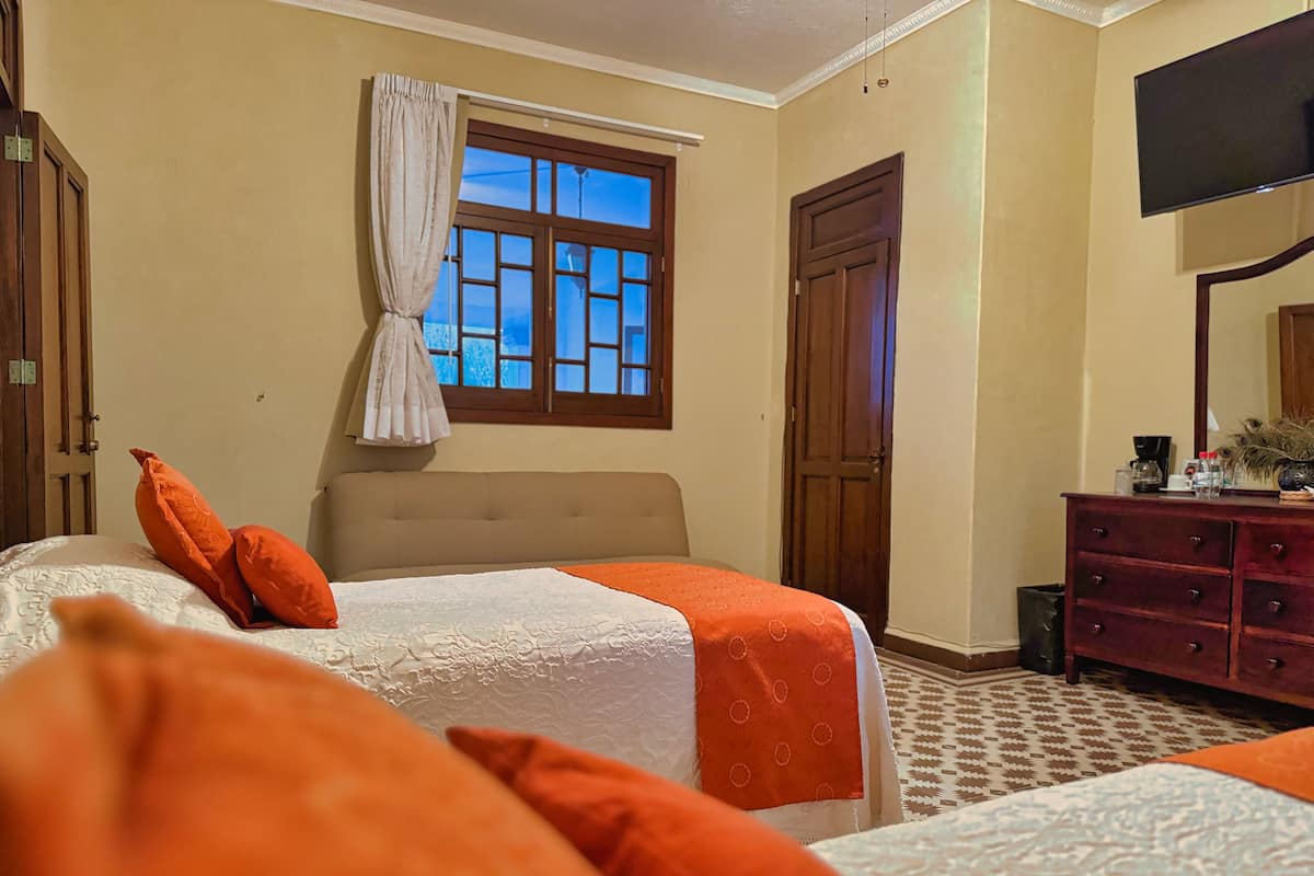 Comfort Room, Shared Bathroom | Premium bedding, pillowtop beds, laptop workspace, soundproofing