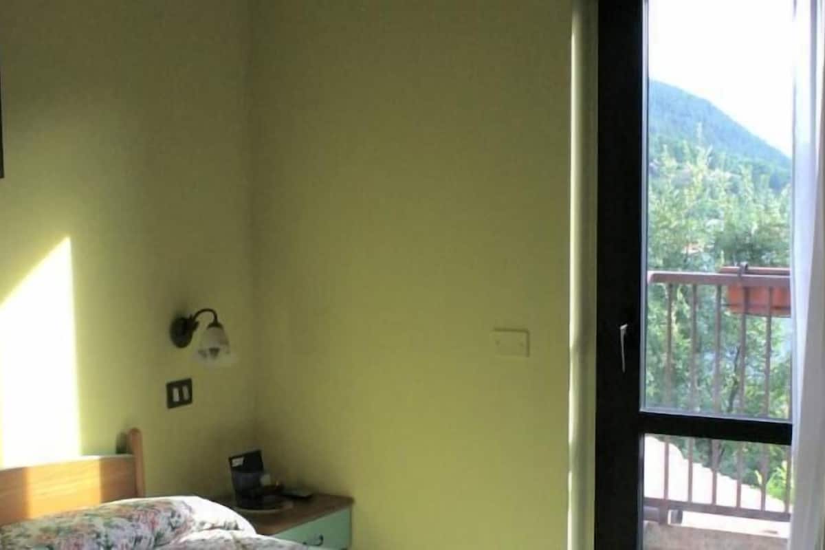Wifi gratis, decoración personalizada y muebles diferentes 