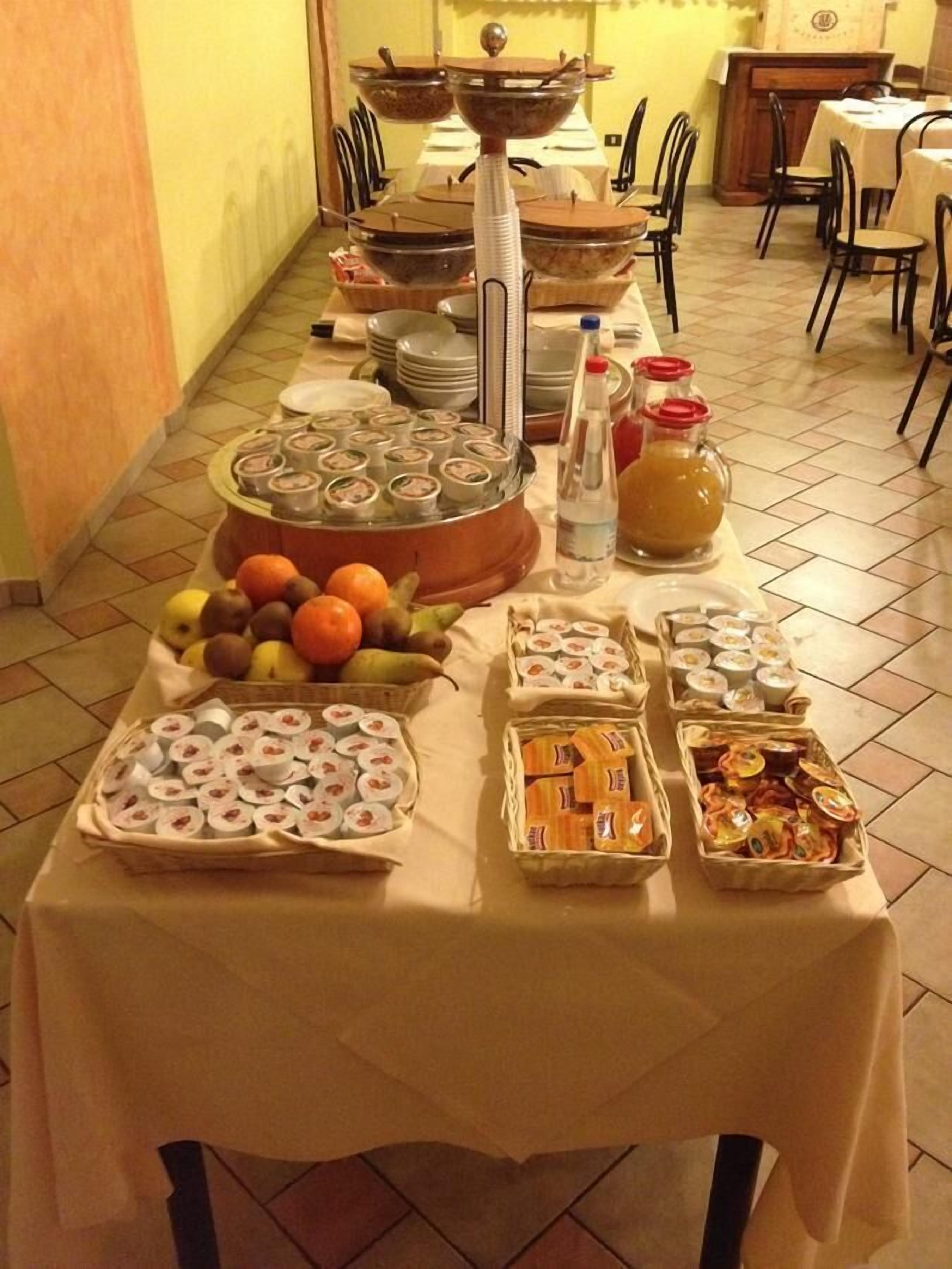 Free daily continental breakfast