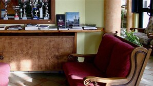 Lobby sitting area - Hotel Giampy (L'Aquila)