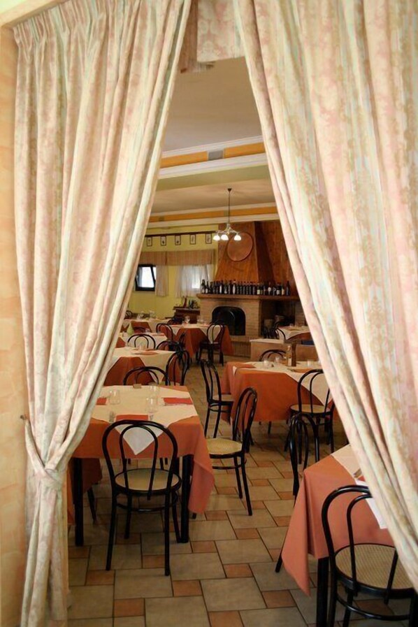 مطعم