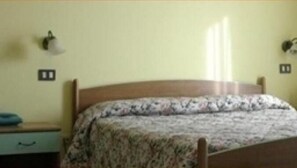 1 Schlafzimmer, individuell dekoriert, individuell eingerichtet