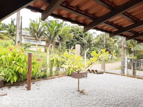Beautiful house in place. It is 6 kilometers to Piçarras Beach. 