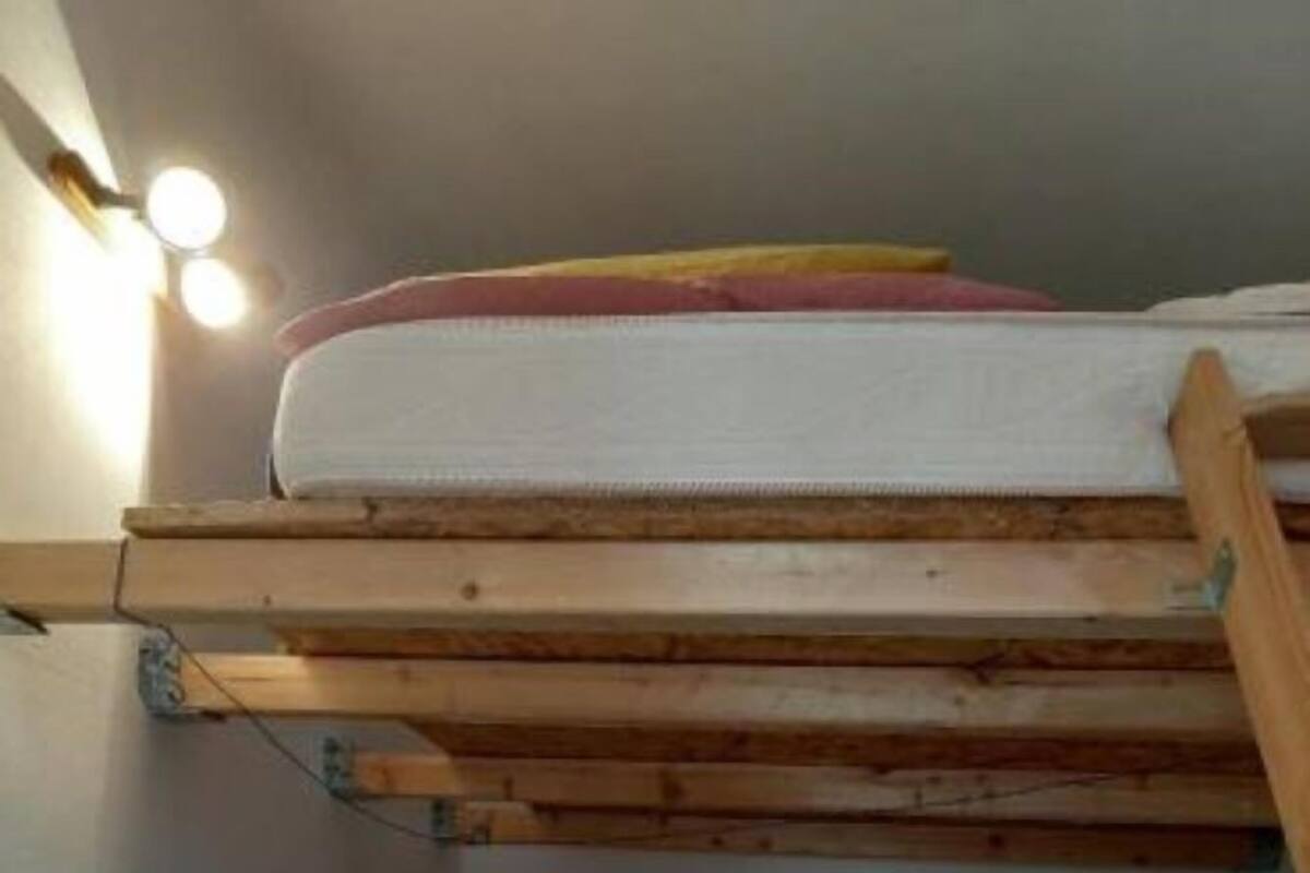 Double Room | Iron/ironing board, WiFi (free), bed sheets