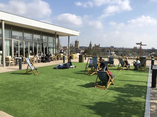 Luxury House, Private Bathroom, City View | Property grounds - Urban Accommodations - The Thames (Oxford)