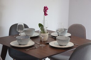 Luxury House, Private Bathroom, City View | Lounge - Urban Accommodations - The Thames (Oxford)