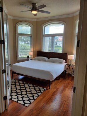 4 Schlafzimmer, Schreibtisch, Bügeleisen/Bügelbrett, kostenloses WLAN